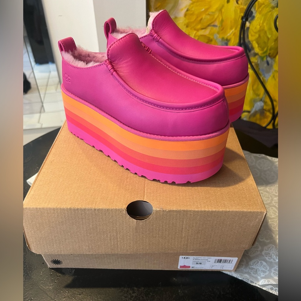 Brand new this season pink ugg platform 5/6
